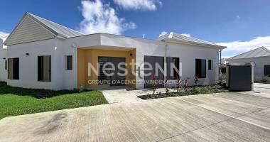 a vendre villa f5 avec piscine de 158.74m² d'exception à saint-françois .