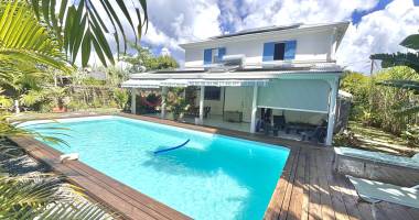 À vendre - villa f5 avec piscine - bourg du gosier (montauban)