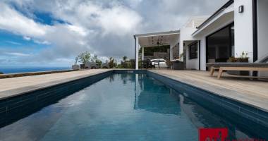 villa contemporaine avec vue splendide hauteurs de saint-leu