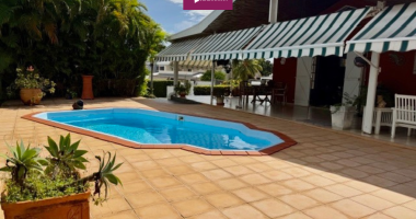 À vendre   maison f5 avec piscine à moudong