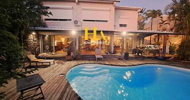 maison t6  de 232.5 m2 à saint-pierre - la cafrine