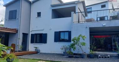 a louer  à saint leu villa f4  meublée  ,  moderne et spacieuse avec vue mer