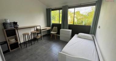 a louer joli studio meuble pour étudiant face à l'université le tampon