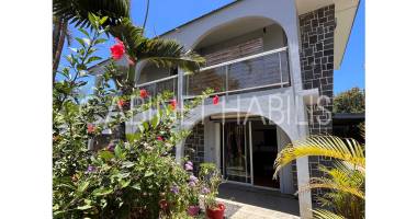 a vendre - maison type 5 d'environ 142,25 m2 - saint-joseph - 420 000 €
