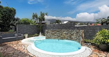 maison f4     piscine & jacuzzi   rivière des pluies