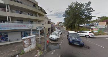 local  professionnel / commercial de 113 m² - sainte clotilde - quartie hôpital