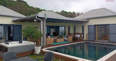 a louer maison meublee f5 de 200 m2 avec piscine et jacuzzi a piton st leu