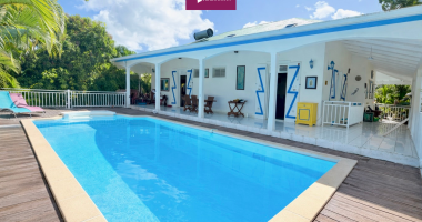 vente - villa f6 style créole avec piscine   secteur calme   lamentin (97129)