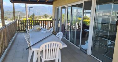 a louer superbe appartement f4 meuble avec jardinet, vue mer et montagne la plaine des cafres 21éme km