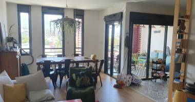 appartement t3  , situé au 3ème étage ,avec ascenseur :   vue  montagne  , proche de la plage - ref 261944