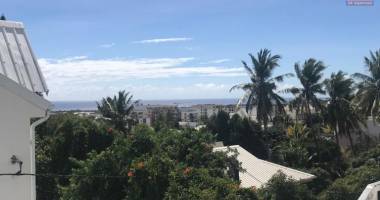 rare :a vendre appartement f2 dans une résidence privée de 6 lots  à sainte clotilde proche université et de l immeuble de a  région