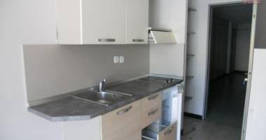 a louer appartement f1 sur la résidence jour d'ete à sainte clotilde.