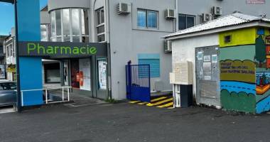 a louer f2 avec parking privatif plein centre ville de saint-andré