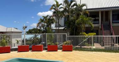 À vendre : appartement 3 pièces avec vue sur piscine à le tampon !