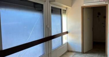 beau local professionnel 200m2 terre-sainte