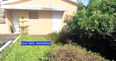 charmante maison meublée de plain-pied f3 à st-joseph, terrasse et jardin