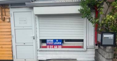 a louer local commercial de 22m2  centre ville l'etang sale les hauts