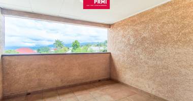 prmi - le tampon 12e - appartement t3 traversant en dernier etage avec parking et vue montagne !