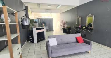 a louer - local commercial/ professionnel 80 m2 - centre ville ste marie
