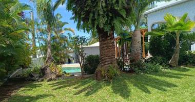 villa d'architecte en duplex 5 chambres avec piscine et jardin paysager de 620 m2 rivière st louis