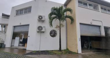 entrepot + bureaux 297 m2