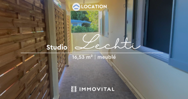 a louer : studio mitoyen meublé avec cour et terrasse couverte   rez-de-jardin