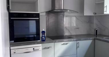 a louer bel appartement f3 rénové sur la résidence capella sur les bas de la rue sainte marie à saint denis.