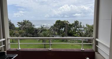 À vendre   t2 meublé avec terrasse vue mer   proche centre-ville de saint-benoît