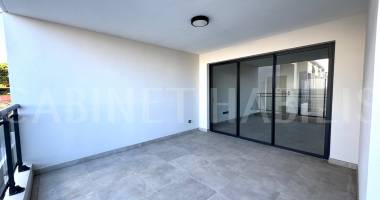 a louer - appartement t3 d'environ 68.43 m2 - saint-pierre - 1 422,00 €