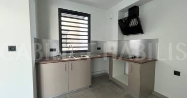 a louer - appartement t3 d'environ 68.43 m2 - saint-pierre - 1 422,00 €