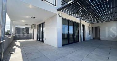 a louer - appartement t3 d'environ 78.20 m2 - saint-pierre - 1 590,00 €