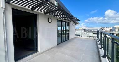 a louer - appartement t3 d'environ 78.32 m2 - saint-pierre - 1 593,00 €