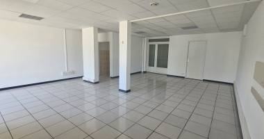 local 48m² avec grande vitrine – avenue leconte de lisle – sainte-clotilde