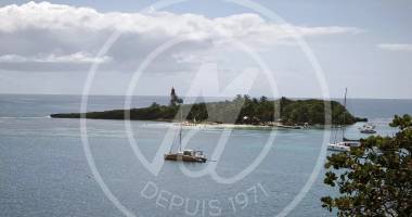 a louer 2300 € /mois  -maison t4 meublee -vue mer - le gosier