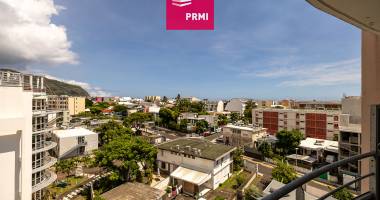 spacieux t3 climatisé avec grande varangue et vue dégagée saint-denis