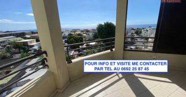 a vendre t2 avec varangue vue mer à ste clotilde residence lobellia