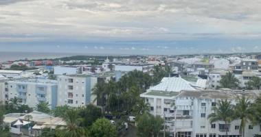 a louer ce bel et spacieux appartement de type f1 meublé sur la résidence passerelle situé rue des deux canons à sainte clotilde.
