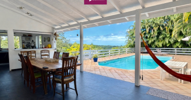 À vendre   villa f4 piscine studio garage grand terrain de 4 695 m2 - nature et rivière à proximité