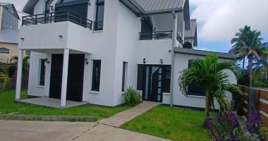 a louer superbe maison à étage de type f4 sur la saline les hauts