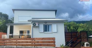 a louer jolie villa de type f3 meublée dans un quartier calme.