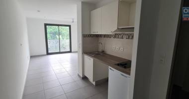 a louer trois grands studios neufs - pour etudiants - à la porte de l'université du tampon