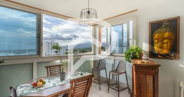 bel appartement lumineux au dernier étage, à l'entrée du centre-ville de saint pierre