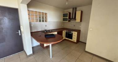 a vendre appartement f2 dans résidence avec piscine le tampon 14 éme