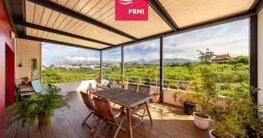 appartement t4 duplex dernier étage avec grande terrasse vue océan, résidence avec piscine à saint-pierre terre sainte