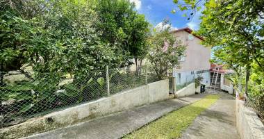 saint joseph 97480 - villa f5 À Étage - entretenue - beaux volumes - vaste terrain - quartier recherchÉ