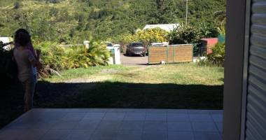 a vendre à la montagne maison t5, mitoyenne d'un coté,au calme d'une impasse