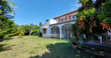 zone résidentielle villa f6/7 à rénover sur 1600 € m2 de terrain