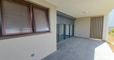 À louer   appartement t3 non meublé en rez-de-chaussée   résidence sécurisée avec vue mer