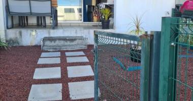 a louer joli appartement f2 meuble  avec jardinets le tampon