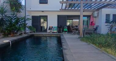 a louer belle villa moderne de type f4 avec piscine sur le port ( côté possession) non meublÉe